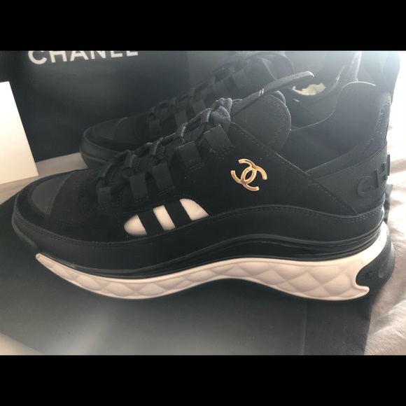 (SOLD TO A LOVELY LADY) BRAND NEW CHANEL 2020 SNEAKERS - Picture 3 of 3